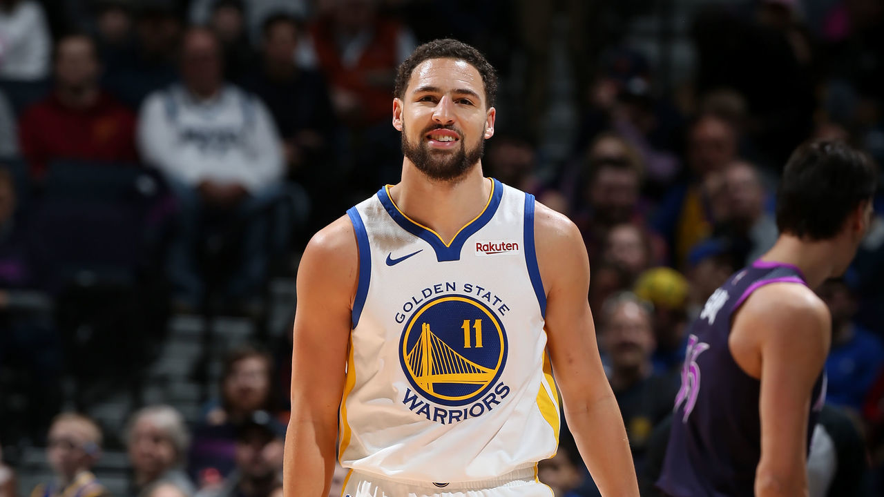 MINNEAPOLIS, MN - MARCH 19: Klay Thompson #11 of the Golden State Warriors smiles against the Minnesota Timberwolves on March 19, 2019 at Target Center in Minneapolis, Minnesota. Mandatory Copyright Notice: Copyright 2019 NBAE