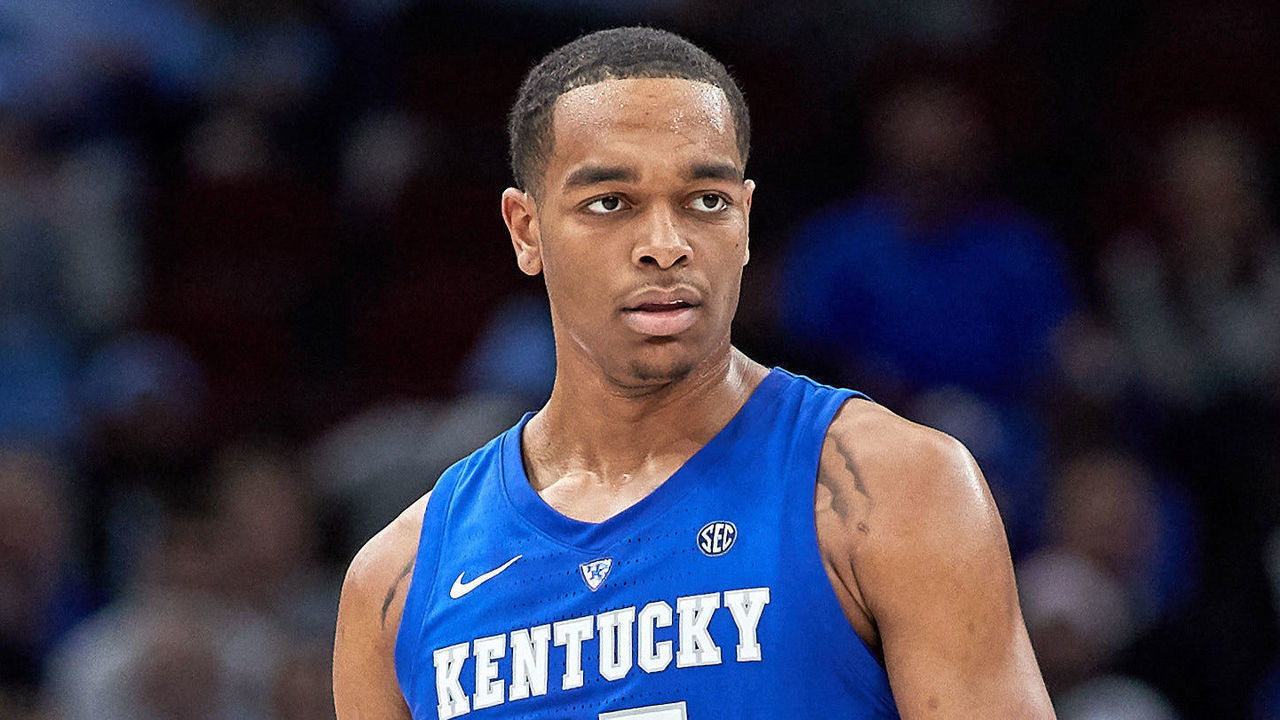 CHICAGO, IL - DECEMBER 22: Kentucky Wildcats forward PJ Washington (25) looks on in second period action during the CBS Sports Classic game between the Kentucky Wildcats and the North Carolina Tar Heels on December 22, 2018 at the United Center, in Chicago, Illinois.