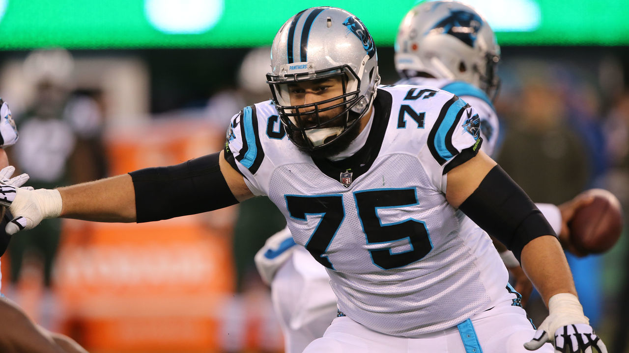 EAST RUTHERFORD, NJ - NOVEMBER 26: Tackle Matt Kalil #75 of the Carolina Panthers in action against the New York Jets during their game at MetLife Stadium on November 26, 2017 in East Rutherford, New Jersey.