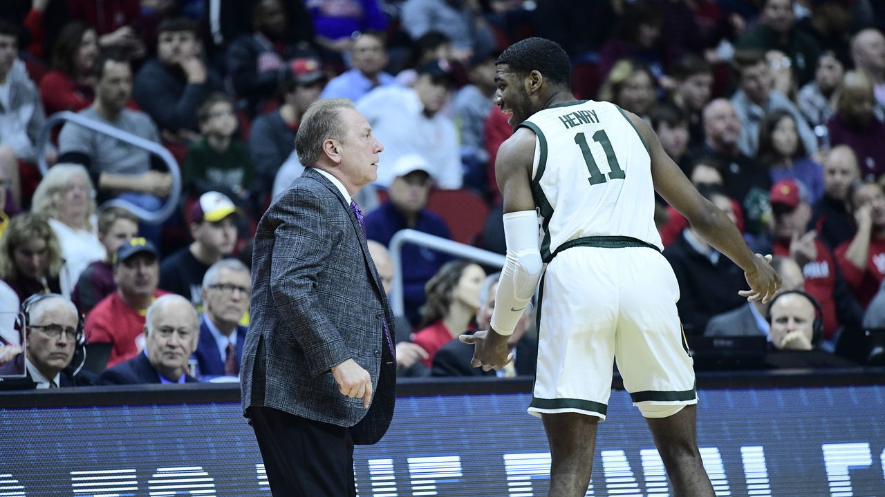 DES MOINES, IA - MARCH 21: Aaron Henry #11 of the Michigan State Spartans talks to Coach Tom Izzo while taking on the Bradley Braves in the first round of the 2019 NCAA Men's Basketball Tournament held at Wells Fargo Arena on March 21, 2019 in Des Moines, Iowa.