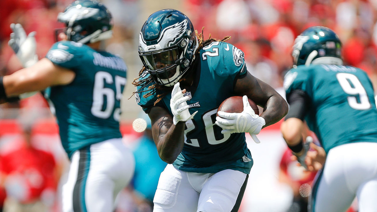 TAMPA, FL - SEPTEMBER 16: Jay Ajayi #26 of the Philadelphia Eagles runs with the ball against the Tampa Bay Buccaneers during the first half at Raymond James Stadium on September 16, 2018 in Tampa, Florida.