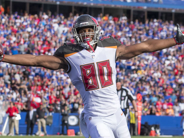ORCHARD PARK, NY - OCTOBER 22: O.J. Howard #80 of the Tampa Bay Buccaneers celebrates scoring a touchdown during the third quarter against the Buffalo Bills at New Era Field on October 22, 2017 in Orchard Park, New York. Buffalo defeats Tampa Bay 30-27.