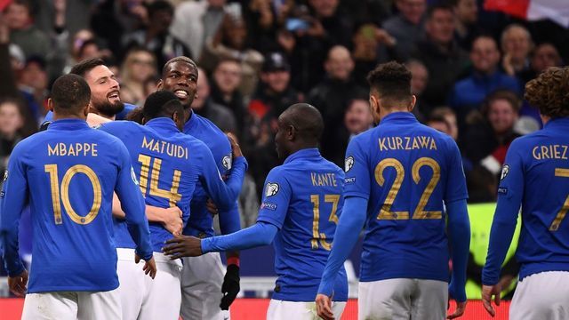 France's forward Olivier Giroud (2L) is congratulated by teammates after scoring the 2-0 goal during the UEFA Euro 2020 Group H qualification football match between France and Iceland at the Stade de France stadium in Saint-Denis, north of Paris, on March 25, 2019.