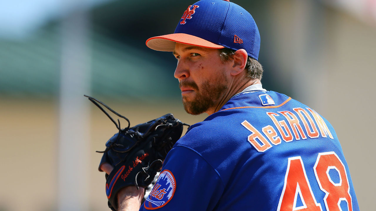 JUPITER, FL - MARCH 12: Pitcher Jacob deGrom #48 of the New York Mets warms up in the bullpen before a spring training baseball game against the Miami Marlins at Roger Dean Stadium on March 12, 2019 in Jupiter, Florida. The Marlins defeated the Mets 8-1.