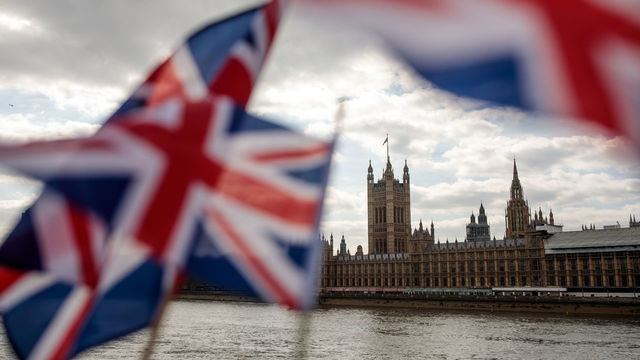 LONDON, ENGLAND - MARCH 26: Union Jack flags flutter in the wind in front of the Houses of Parliament in Westminster on March 26, 2019 in London, England. British Prime Minister Theresa May is facing increased pressure to resign as she continues her attempts to pass a Brexit deal through Parliament.H