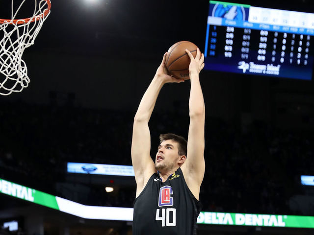 MINNEAPOLIS, MN - MARCH 26: Ivica Zubac #40 of the LA Clippers dunks the ball against the Minnesota Timberwolves on March 26, 2019 at Target Center in Minneapolis, Minnesota. NOTE TO USER: User expressly acknowledges and agrees that, by downloading and/or using this photograph, user is consenting to the terms and conditions of the Getty Images License Agreement. Mandatory Copyright Notice: Copyright 2019 NBAE