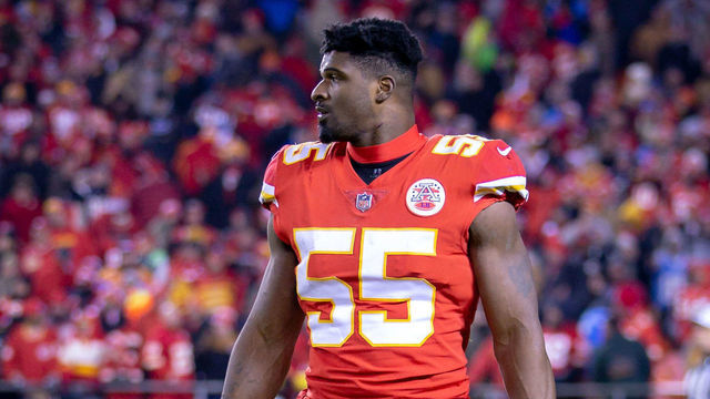 KANSAS CITY, MO - DECEMBER 13: Kansas City Chiefs outside linebacker Dee Ford (55) on the field during the NFL AFC West game against the Los Angeles Chargers on December 13, 2018 at Arrowhead Stadium in Kansas City, Missouri.