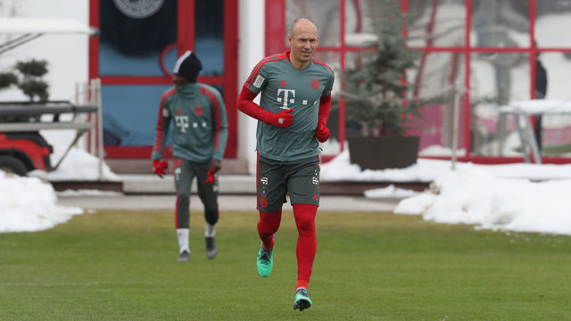MUNICH, GERMANY - FEBRUARY 07: Arjen Robben (R) and Alphonso Davies of FC Bayern Muenchen arrive for a training session at the club's Saebener Strasse training ground on February 7, 2019 in Munich, Germany.