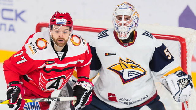 YEKATERINBURG, RUSSIA FEBRUARY 4, 2019: HC Avtomobilist Yekaterinburg's Stephane Da Costa (L) and HC Metallurg Magnitogorsk's goaltender Artyom Zagidulin in action in their 2018/19 KHL Regular Season ice hockey match at Uralets Arena. Donat Sorokin/TASS