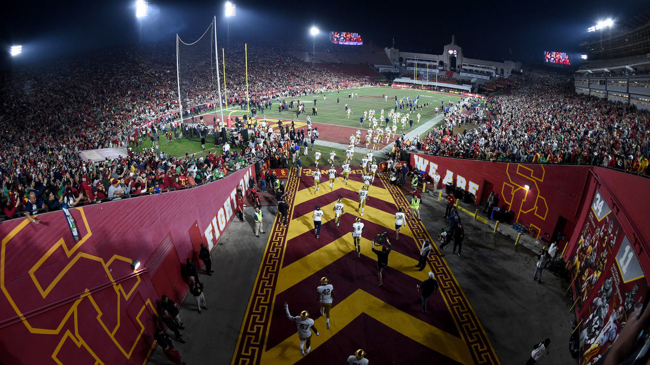 LOS ANGELES, CA - NOVEMBER 24: Notre Dame takes the field during a college football game between the Notre Dame Fighting Irish and the USC Trojans on November 24, 2018, at the Los Angeles Memorial Coliseum in Los Angeles, CA.