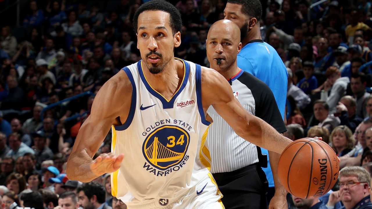 OKLAHOMA CITY, OK- MARCH 16: Shaun Livingston #34 of the Golden State Warriors handles the ball during the game against the Oklahoma City Thunder on March 16, 2019 at Chesapeake Energy Arena in Oklahoma City, Oklahoma. Mandatory Copyright Notice: Copyright 2019 NBAE