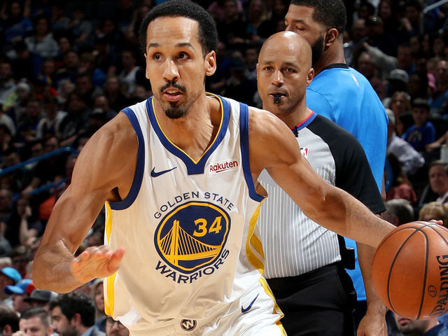 OKLAHOMA CITY, OK- MARCH 16: Shaun Livingston #34 of the Golden State Warriors handles the ball during the game against the Oklahoma City Thunder on March 16, 2019 at Chesapeake Energy Arena in Oklahoma City, Oklahoma. Mandatory Copyright Notice: Copyright 2019 NBAE