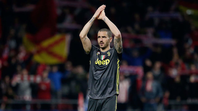 MADRID, SPAIN - FEBRUARY 20: Leonardo Bonucci of Juventus acknowledges the audience after the UEFA Champions League Round of 16 First Leg match between Club Atletico de Madrid and Juventus at Estadio Wanda Metropolitano on February 20, 2019 in Madrid, Spain.