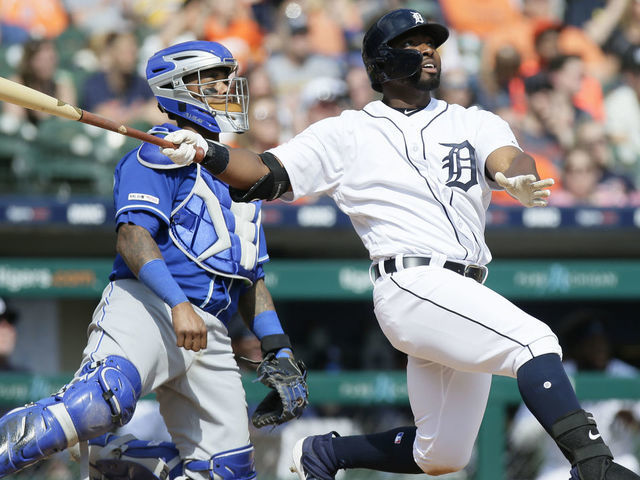 Dozier's two-run homer lifts the Royals to win over Detroit