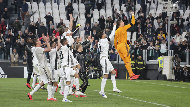 Players of Juventus FC celebrates after the Serie A football match between Juventus FC and AC Milan at Allianz Stadium on April 06, 2018 in Turin, Italy. Juventus won 2-1 over Milan.