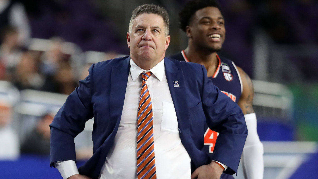 MINNEAPOLIS, MINNESOTA - APRIL 06: Head coach Bruce Pearl of the Auburn Tigers reacts in the second half during the 2019 NCAA Final Four semifinal against the Virginia Cavaliers at U.S. Bank Stadium on April 6, 2019 in Minneapolis, Minnesota.