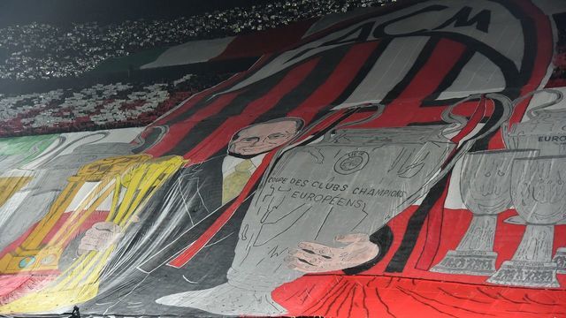 AC Milan supporters deploy a giant flag at the end of the Italian Serie A football match AC Milan Vs Inter Milan on November 20, 2016 at the 'San Siro Stadium' in Milan. / AFP / GIUSEPPE CACACE