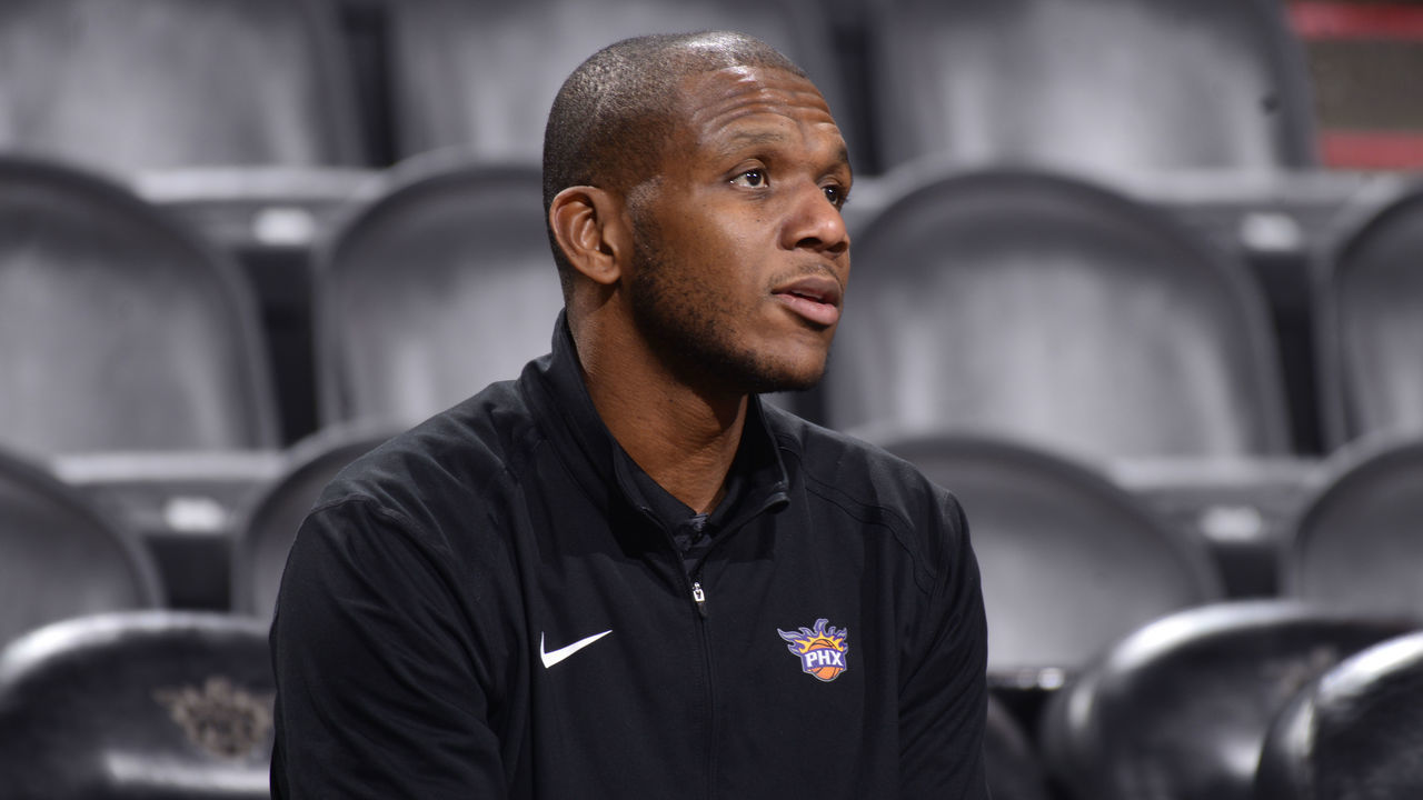 PHOENIX, AZ - DECEMBER 15: VP of Basketball Operations James Jones of the Phoenix Suns looks on before the game against the Minnesota Timberwolves on December 15, 2018 at Talking Stick Resort Arena in Phoenix, Arizona. Mandatory Copyright Notice: Copyright 2018 NBAE
