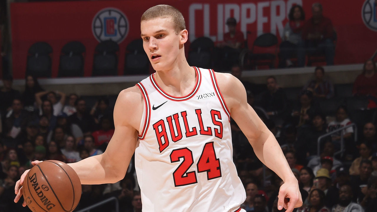 LOS ANGELES, CA - MARCH 15: Lauri Markkanen #24 of the Chicago Bulls dribbles up court against the LA Clippers on March 15, 2019 at STAPLES Center in Los Angeles, California. NOTE TO USER: User expressly acknowledges and agrees that, by downloading and/or using this Photograph, user is consenting to the terms and conditions of the Getty Images License Agreement. Mandatory Copyright Notice: Copyright 2019 NBAE