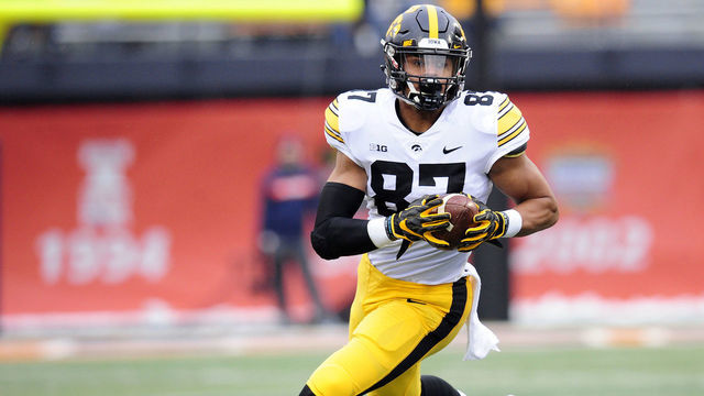 CHAMPAIGN, IL - NOVEMBER 17: Iowa Hawkeyes tight end Noah Fant (87) runs up the field after making a catch during the Big Ten Conference college football game between the Iowa Hawkeyes and the Illinois Fighting Illini on November 17, 2018, at Memorial Stadium in Champaign, Illinois.