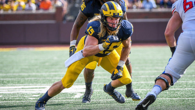 ANN ARBOR, MI - SEPTEMBER 15: Michigan Wolverines defensive lineman Chase Winovich (15) during the Michigan Wolverines versus Southern Methodist Mustangs game on Saturday September 15, 2018 at Michigan Stadium in Ann Arbor, MI.