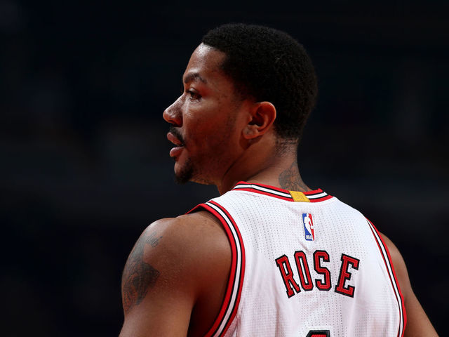 CHICAGO, IL - JANUARY 11: Derrick Rose #1 of the Chicago Bulls before the game against the Washington Wizards on January 11, 2016 at the United Center in Chicago, Illinois. Mandatory Copyright Notice: Copyright 2016 NBAE