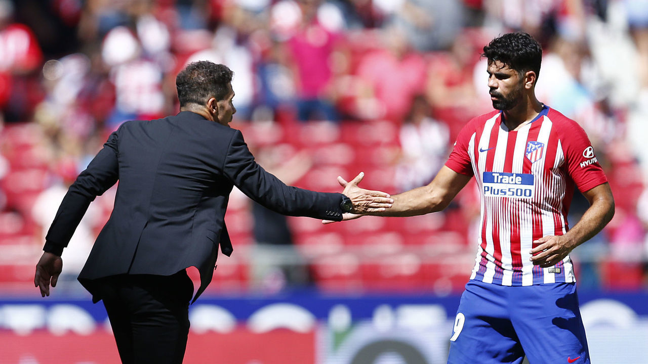 Atletico Madrid's Argentinian coach Diego Simeone (L) shakes hands with Atletico Madrid's Spanish forward Diego Costa during the Spanish league football match between Club Atletico de Madrid and Eibar at the Wanda Metropolitan stadium in Madrid on September 15, 2018.