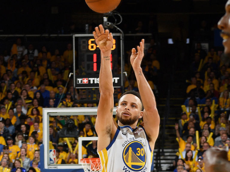 Curry alltime leader in playoff 3pointers made