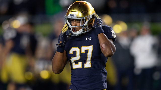 SOUTH BEND, IN - SEPTEMBER 29: Notre Dame Fighting Irish cornerback Julian Love (27) looks to the sidelines during the college football game between the Notre Dame Fighting Irish and Stanford Cardinals on September 29, 2018, at Notre Dame Stadium in South Bend, IN.