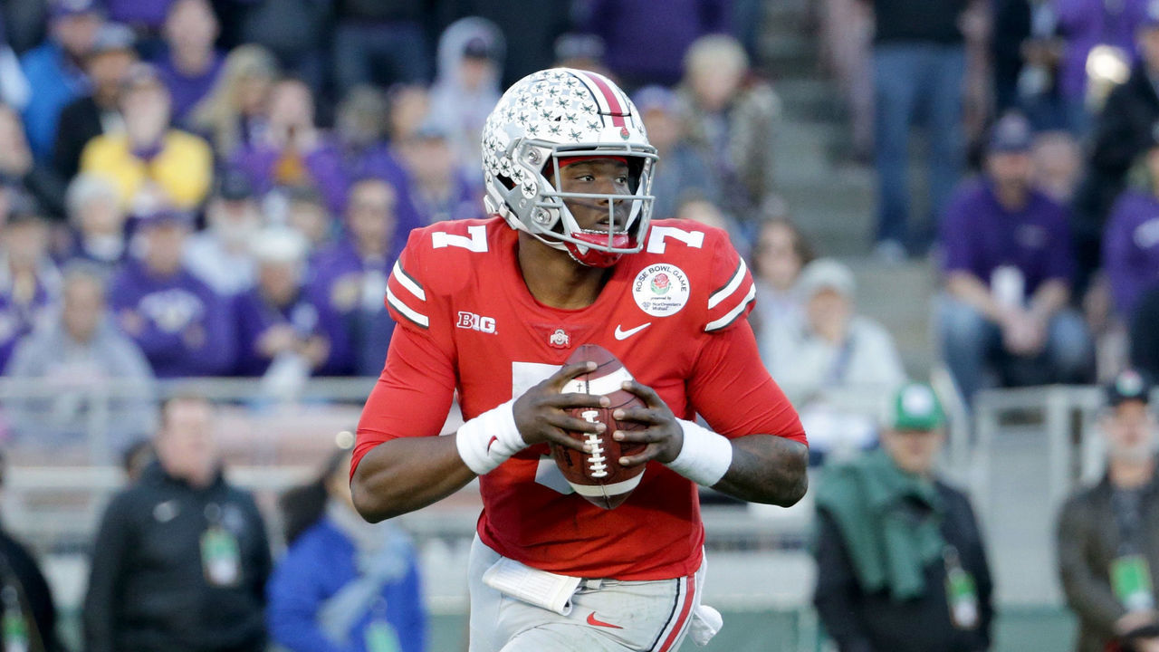 PASADENA, CA - JANUARY 01: Dwayne Haskins #7 of the Ohio State Buckeyes looks to pass during the second half in the Rose Bowl Game presented by Northwestern Mutual at the Rose Bowl on January 1, 2019 in Pasadena, California.