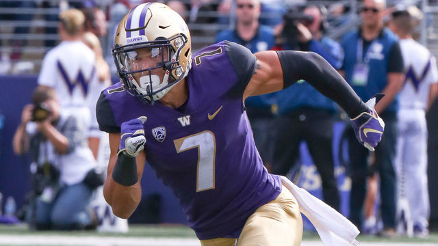 SEATTLE, WA - SEPTEMBER 08: Washington's (7) Taylor Rapp (DB) breaks towards the quarterback during the college football game between the Washington Huskies and the North Dakota Fighting Hawks on September 08, 2018 at Husky Stadium in Seattle, WA. .