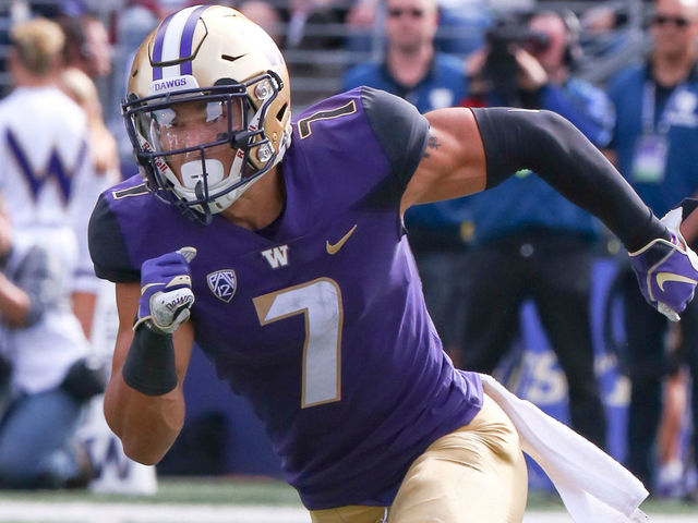 SEATTLE, WA - SEPTEMBER 08: Washington's (7) Taylor Rapp (DB) breaks towards the quarterback during the college football game between the Washington Huskies and the North Dakota Fighting Hawks on September 08, 2018 at Husky Stadium in Seattle, WA. .