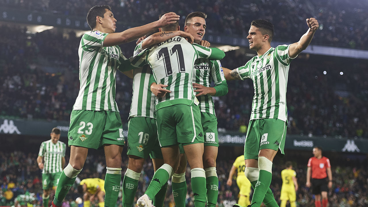 SEVILLE, SPAIN - APRIL 07: Giovani Lo Celso of Real Betis Balompie celebrates after scoring during the La Liga match between Real Betis Balompie and Villarreal CF at Estadio Benito Villamarin on April 07, 2019 in Seville, Spain.