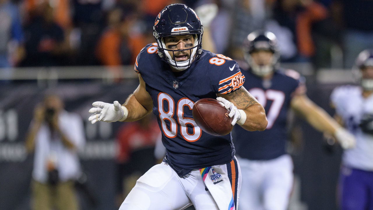 CHICAGO, IL - OCTOBER 09: Chicago Bears tight end Zach Miller (86) celebrates in the end zone after a touchdown reception in the 4th quarter during an NFL football game between the Minnesota Vikings and the Chicago Bears on October 09, 2017, at Soldier Field in Chicago, IL.