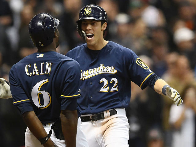 Christian Yelich of the Milwaukee Brewers singles during the seventh  News Photo - Getty Images