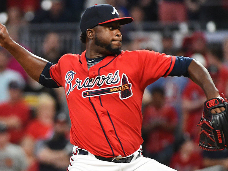 Braves' Vizcaino out for season after shoulder surgery | theScore.com