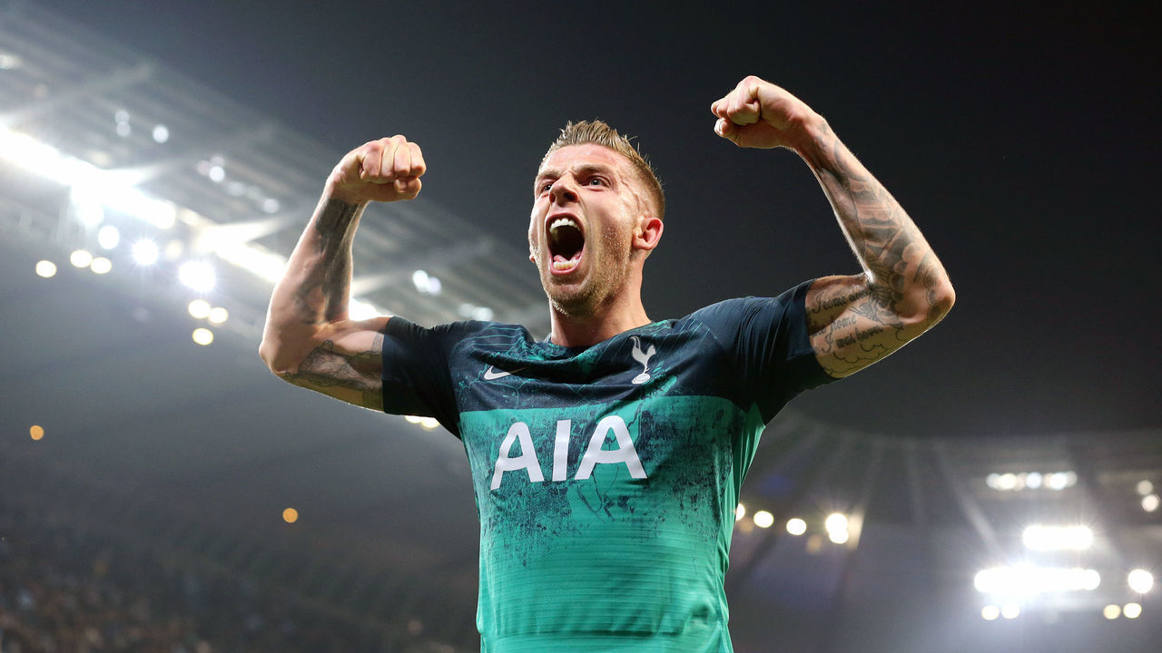 MANCHESTER, ENGLAND - APRIL 17: Tottenham Hotspur's Toby Alderweireld celebrates at the final whistle during the UEFA Champions League Quarter Final second leg match between Manchester City and Tottenham Hotspur at at Etihad Stadium on April 17, 2019 in Manchester, England.