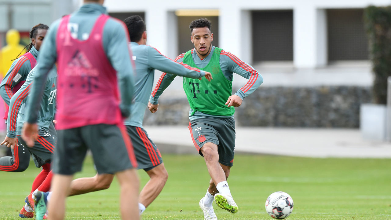 MUNICH, GERMANY - MARCH 26: Corentin Tolisso of Bayern Munich passes the ball during a training session at Saebener Strasse training ground on March 26, 2019 in Munich, Germany.