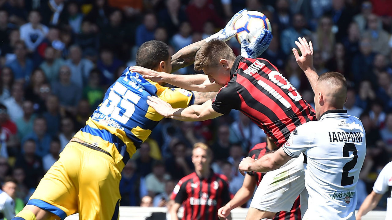 PARMA, ITALY - APRIL 20: Luigi Sepe of Parma Calcio and Krzysztof Piatek of AC Milan in action during the Serie A match between Parma Calcio and AC Milan at Stadio Ennio Tardini on April 20, 2019 in Parma, Italy.