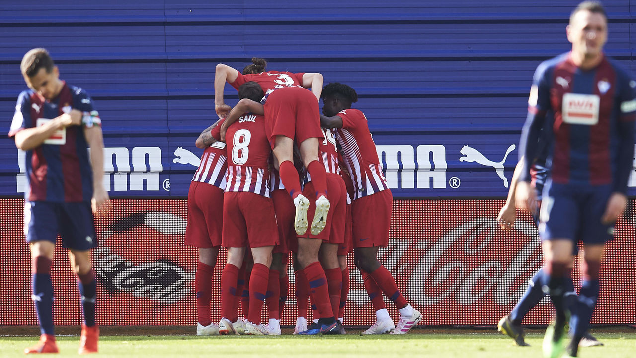 EIBAR, SPAIN - APRIL 20: Thomas Lemar of Atletico Madrid celebrates with teammates after scoring the first goal of his team during the La Liga match between SD Eibar and Club Atletico de Madrid at Ipurua Municipal Stadium on April 20, 2019 in Eibar, Spain.