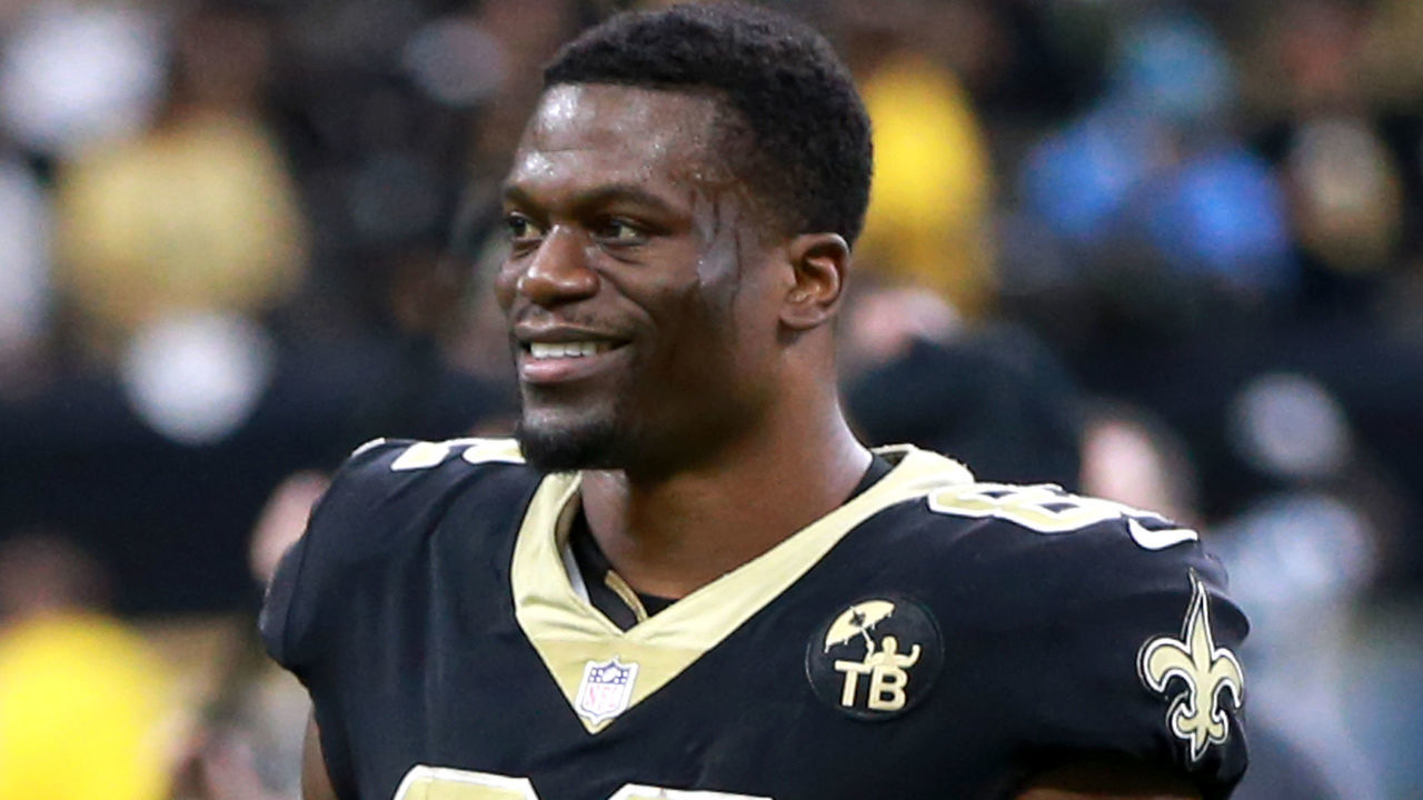 NEW ORLEANS, LOUISIANA - DECEMBER 30: Benjamin Watson #82 of the New Orleans Saints walks off the field with his son after NFL game against the Carolina Panthers at the Mercedes-Benz Superdome on December 30, 2018 in New Orleans, Louisiana.