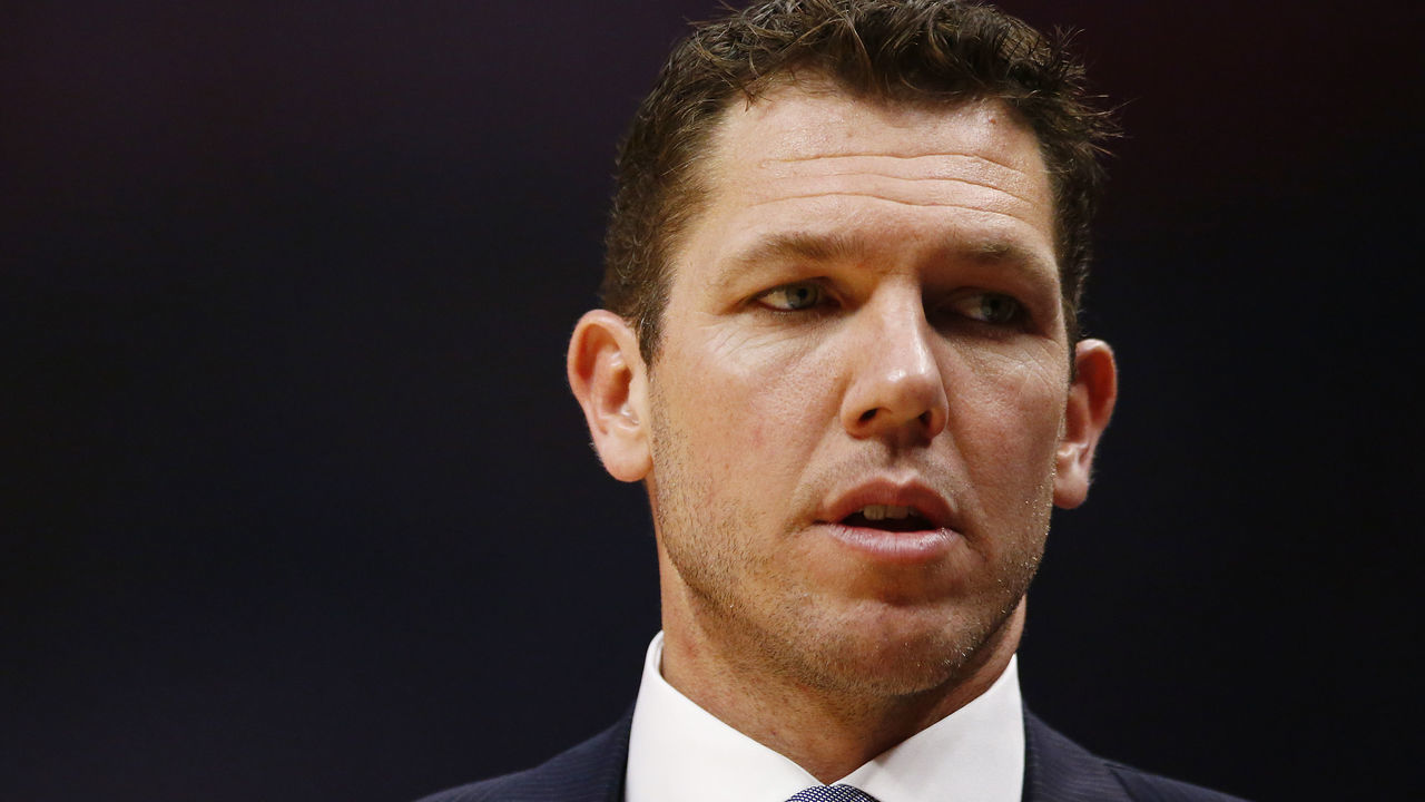 LOS ANGELES, CALIFORNIA - APRIL 05: Luke Walton of the Los Angeles Lakers looks on during the first half of the game against the Los Angeles Clippers at Staples Center on April 05, 2019 in Los Angeles, California.