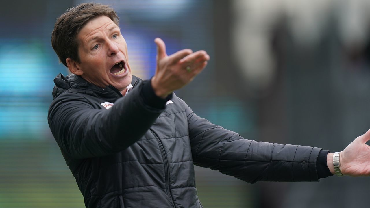 PASCHING, AUSTRIA - APRIL 14: Head coach Oliver Glasner of LASK during the tipico Bundesliga match between LASK and SKN St. Poelten at TGW Arena on April 14, 2019 in Pasching, Austria.