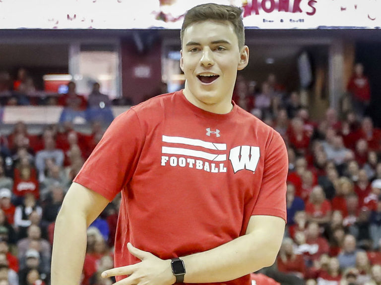 Wisconsin QB Graham Mertz creating 'buzz' at spring practices