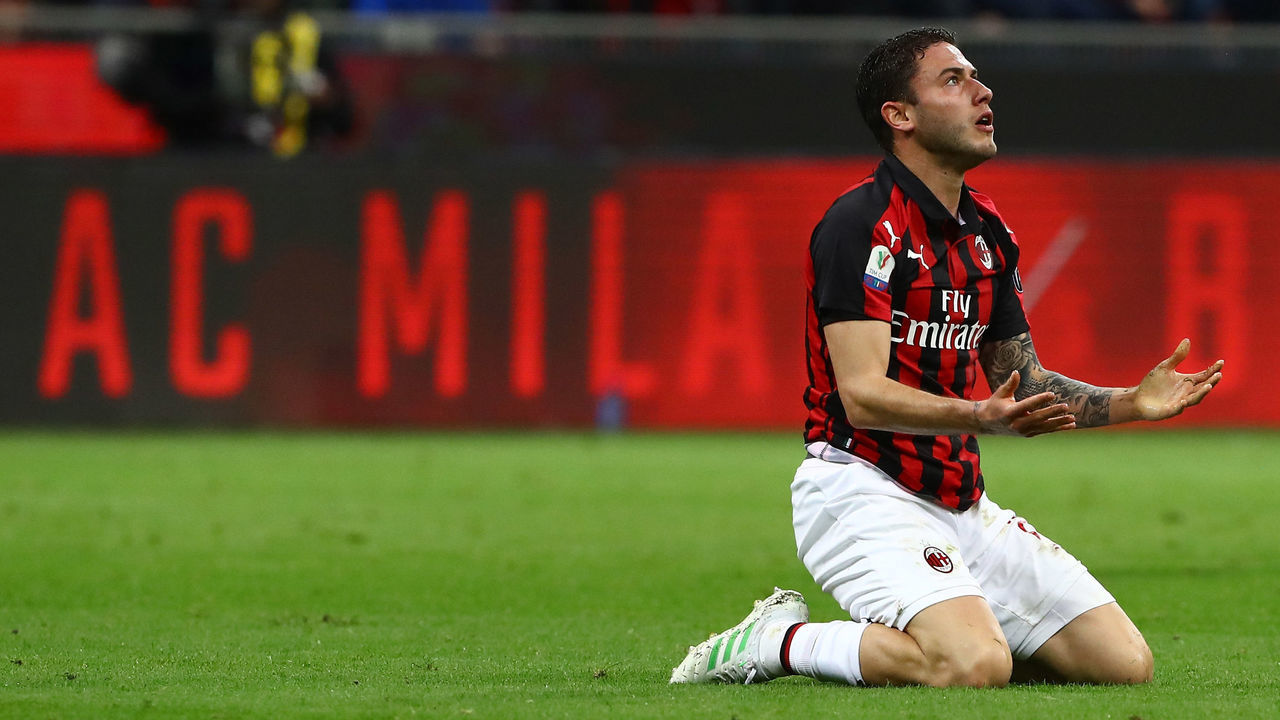 MILAN, ITALY - APRIL 24: Davide Calabria of AC Milan reacts to a missed chance during the TIM Cup match between AC Milan and SS Lazio at Stadio Giuseppe Meazza on April 24, 2019 in Milan, Italy.