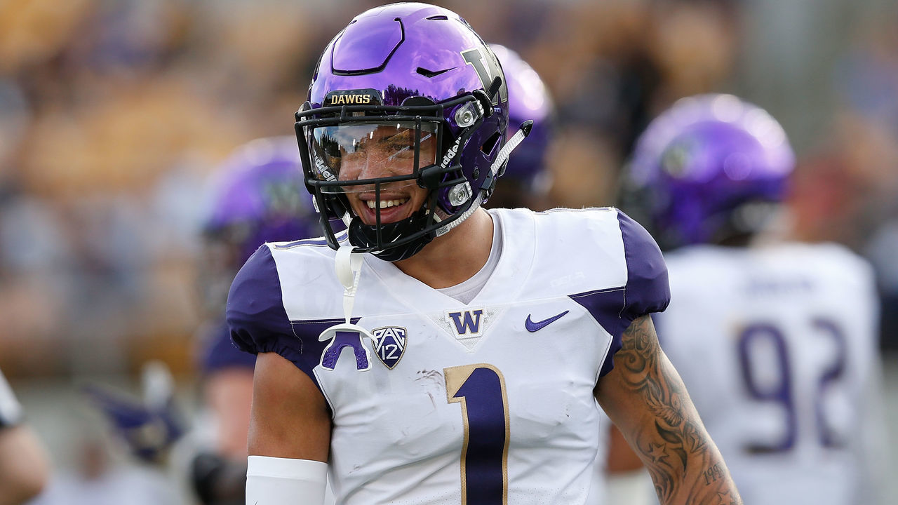BERKELEY, CA - OCTOBER 27: Byron Murphy #1 of the Washington Huskies looks on between plays against the California Golden Bears at California Memorial Stadium on October 27, 2018 in Berkeley, California.