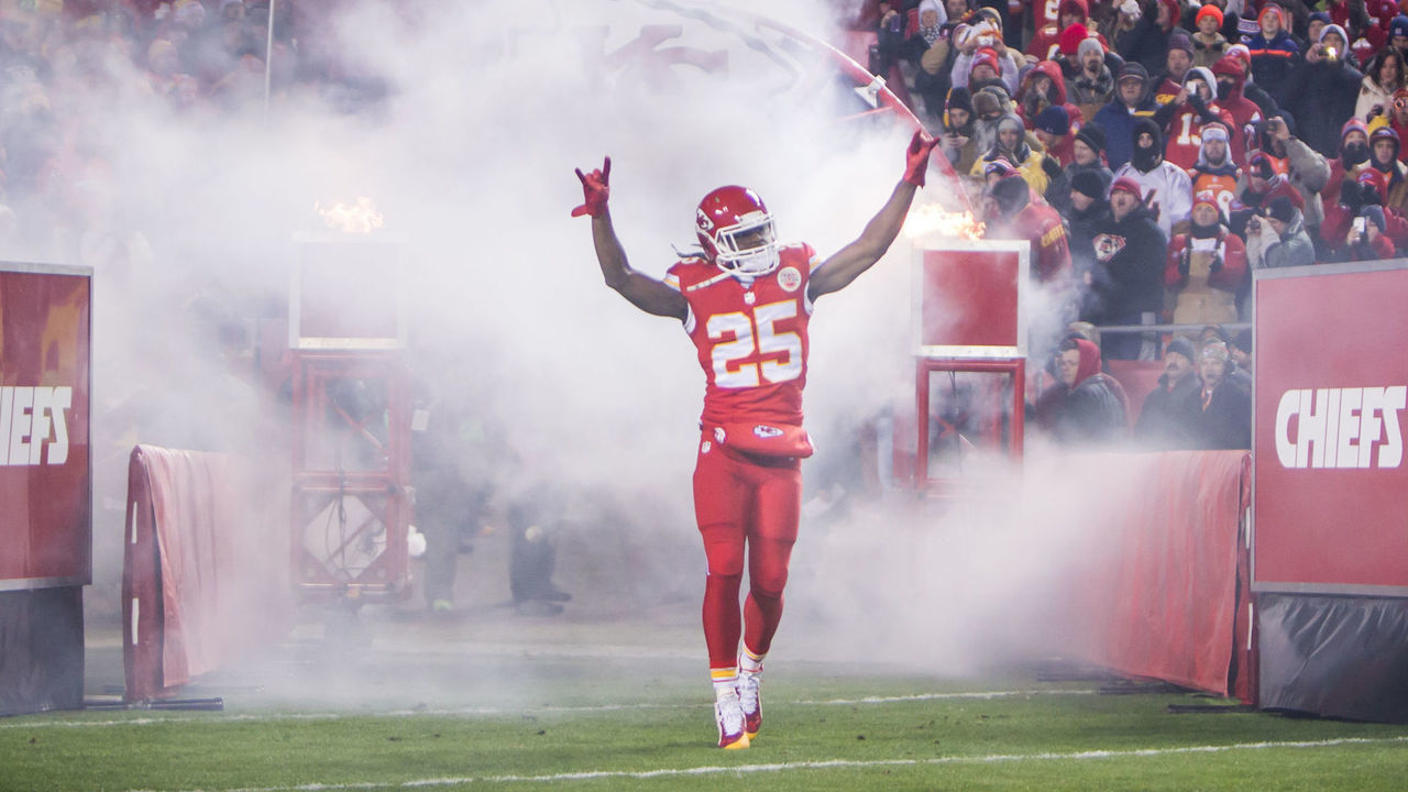 November 30, 2014: Kansas City Chiefs running back Jamaal Charles (25) during the NFL AFC West game between the Denver Broncos and the Kansas City Chiefs at Arrowhead Stadium in Kansas City, Missouri.