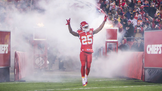 November 30, 2014: Kansas City Chiefs running back Jamaal Charles (25) during the NFL AFC West game between the Denver Broncos and the Kansas City Chiefs at Arrowhead Stadium in Kansas City, Missouri.