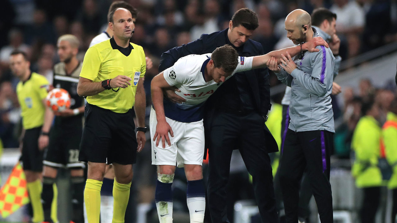 Tottenham Hotspur manager Mauricio Pochettino assists Jan Vertonghen after an injury during the Champions League, Semi Final, First Leg at the Tottenham Hotspur Stadium, London.