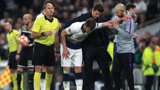 Tottenham Hotspur manager Mauricio Pochettino assists Jan Vertonghen after an injury during the Champions League, Semi Final, First Leg at the Tottenham Hotspur Stadium, London.